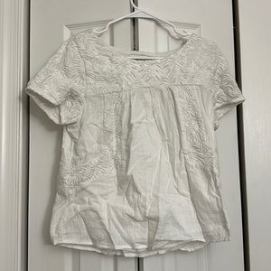 Vineyard vines white blouse with embroidered detail